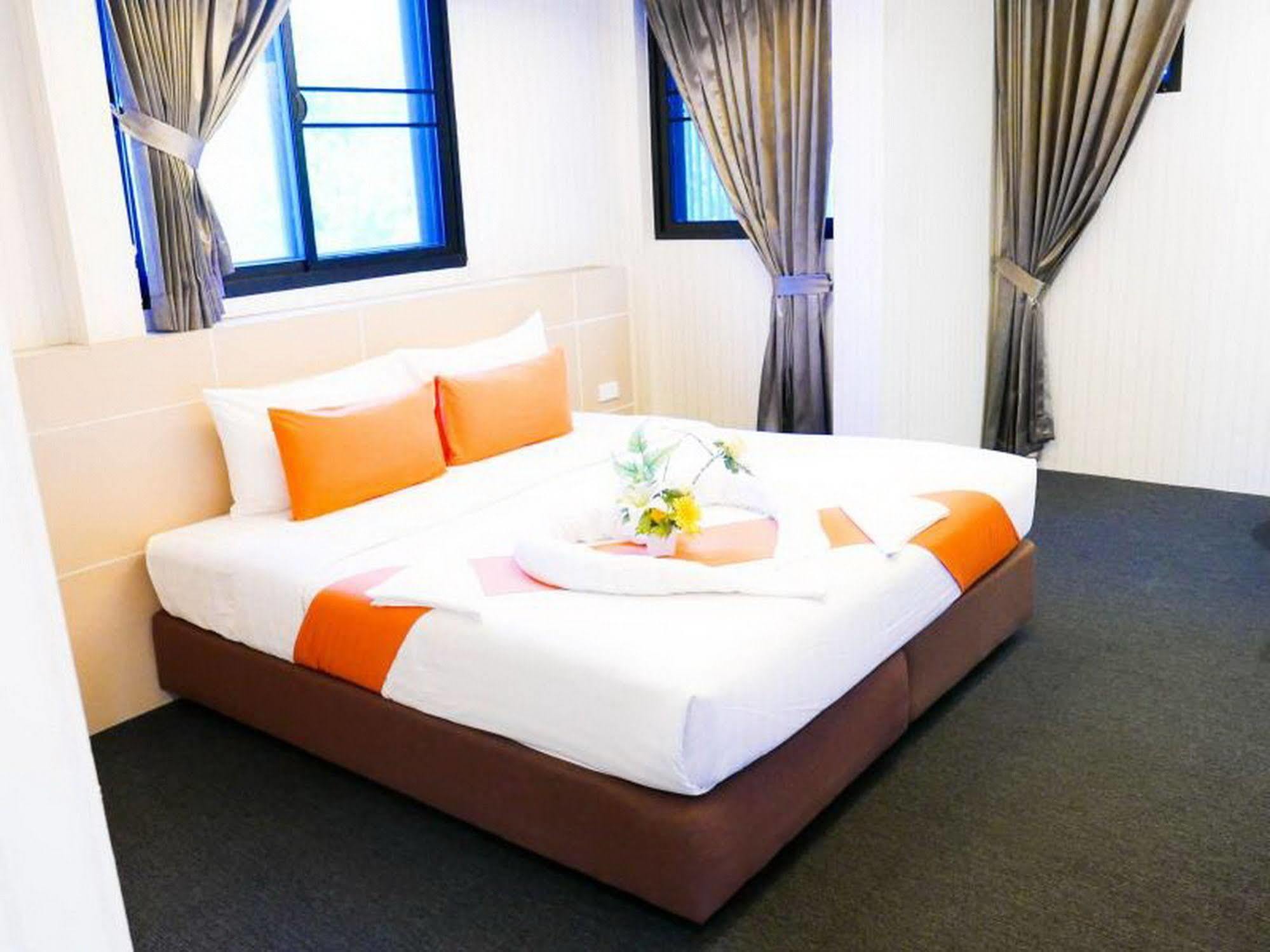 Pakdee Bed And Breakfast Бангкок Экстерьер фото